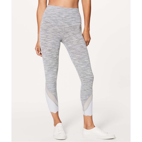 Lululemon Wunder Under Scallop Crop - Picture 3 of 10